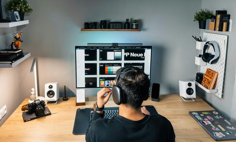 Cómo organizar un espacio de trabajo en casa para aumentar productividad y confort